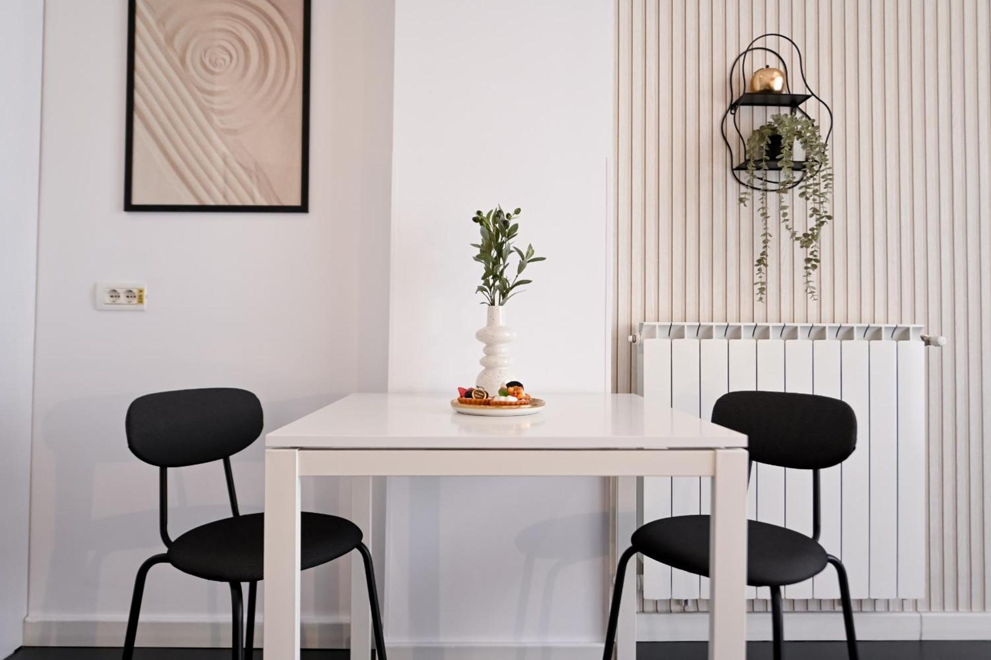 Urban Elegance - Stylish Central Accommodation ブカレスト エクステリア 写真